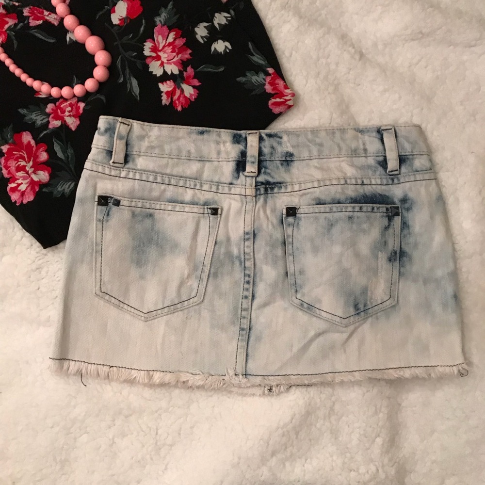 ๐ด4 for 25๐ด 2.1 Denim Destroyed Mini - Picture 8 of 8